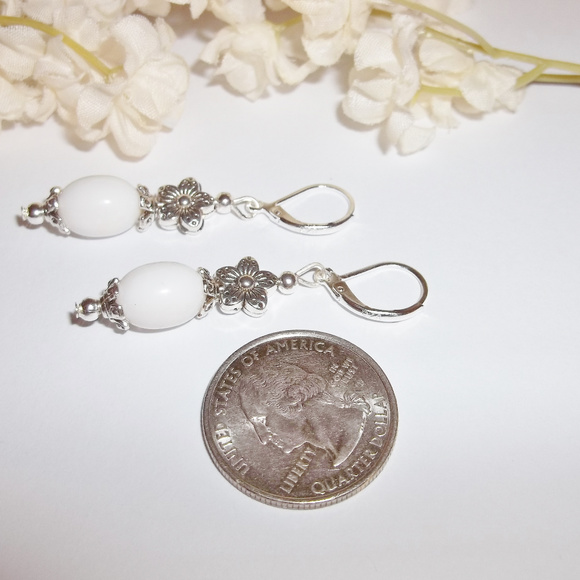 Flower Earrings Set Dangle & Drop White NWT 4834 - Picture 5 of 8